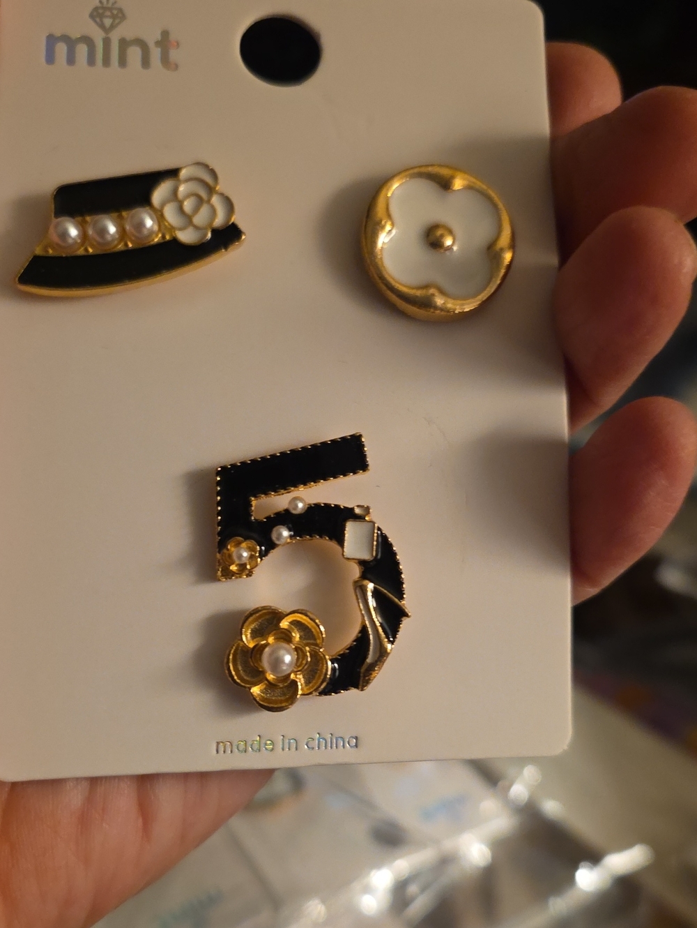 Mint Women's Black & Gold Number 5 Pin Set